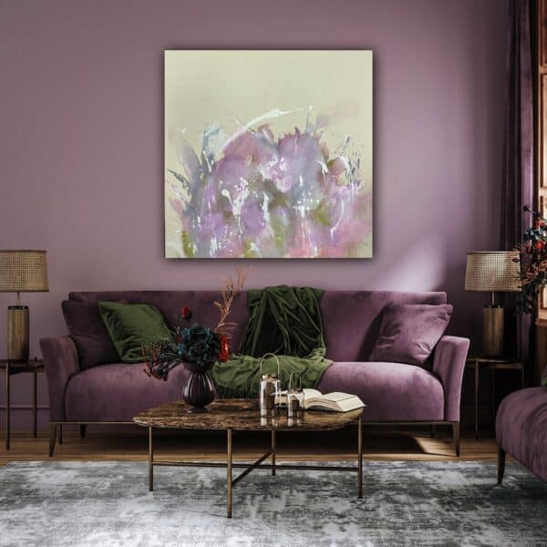 Abstrakte Kunst auf naturfarbener Leinwand. Bringe Farbe in dein Zuhause mit diesem floralen handgemalten Kunstwerk auf Leinwand in violetten Farbtönen. Größe: 100x100x2cm